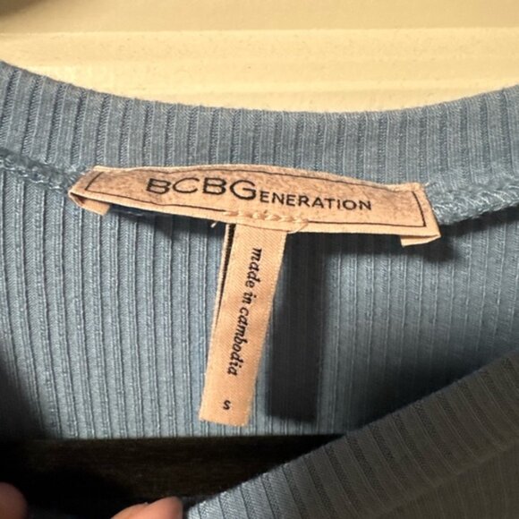 BCBGeneration Light Blue Ribbed Crop Top - Picture 2 of 2
